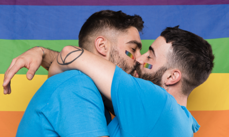 Gay men kissing in Russa